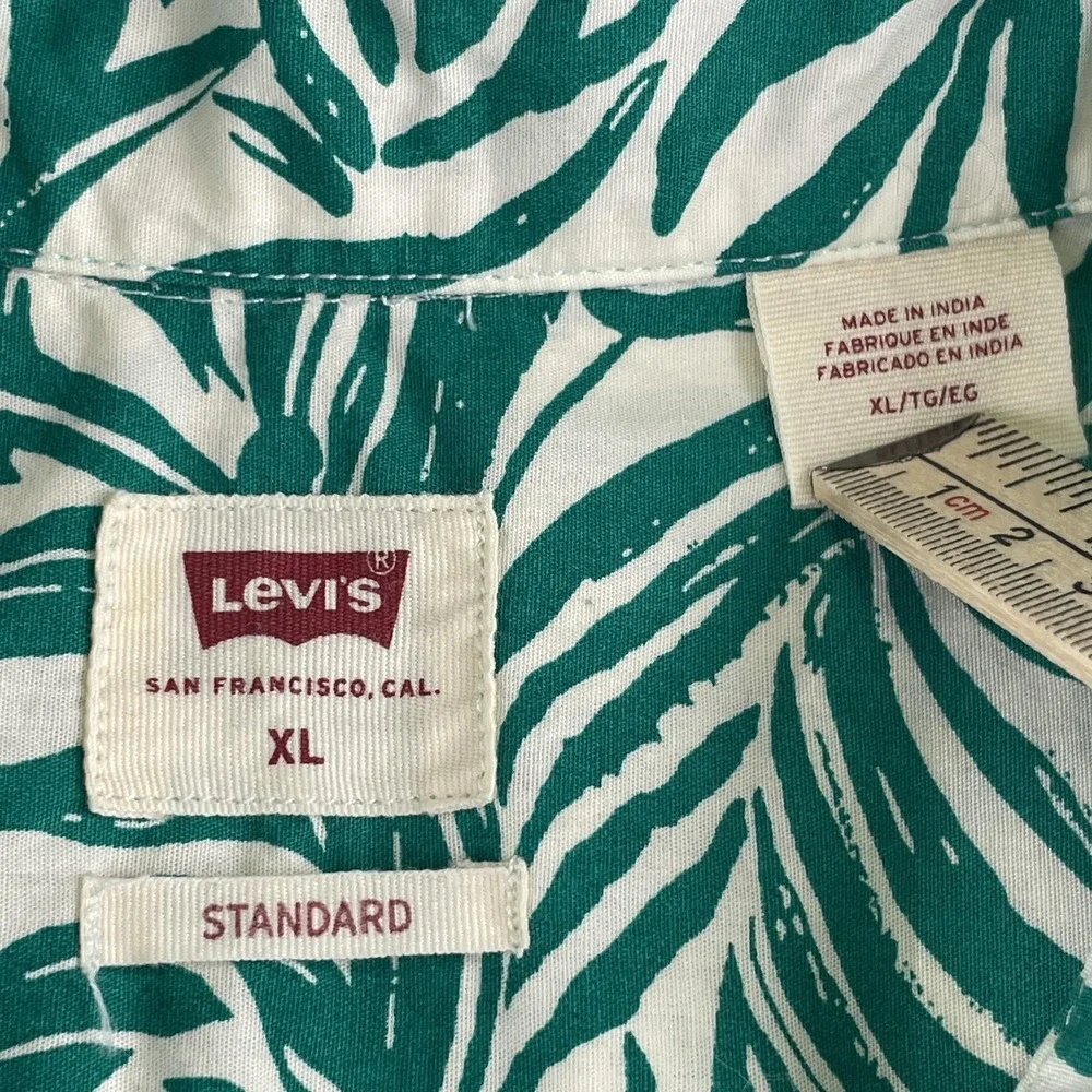 Levis light wear